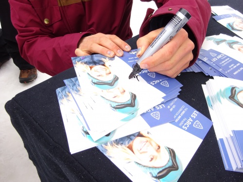 Jenny Jones autograph signing