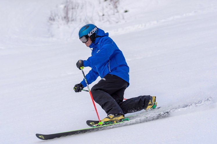 Scott in action. Image c/o Sam Davies, Hafjell Ski School