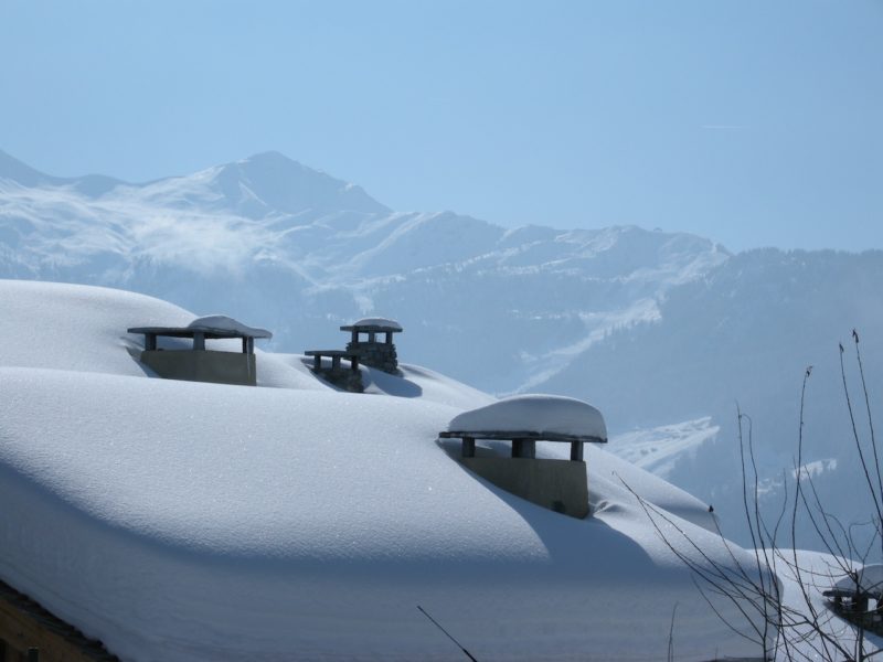 Alpine chalet. Image © PlanetSKI