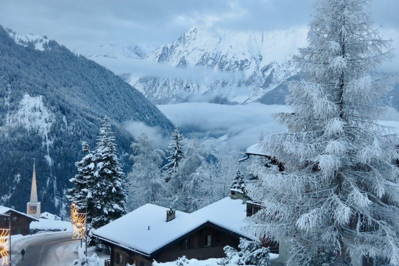 Ski chalet in Switzerland. Image © PlanetSKI