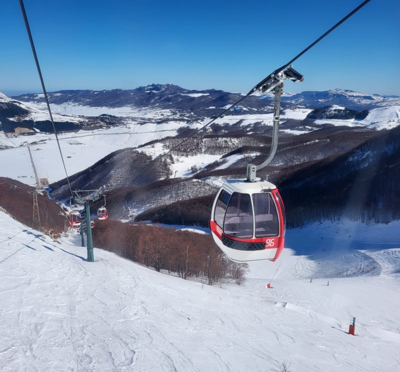 Bubble lift to Toppe del Tesoro from Aremongna. Image © Vanessa Fisher