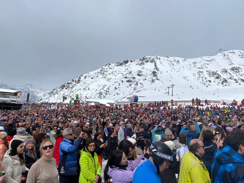 George Ezra opens "Spring Blanc" in Ischgl