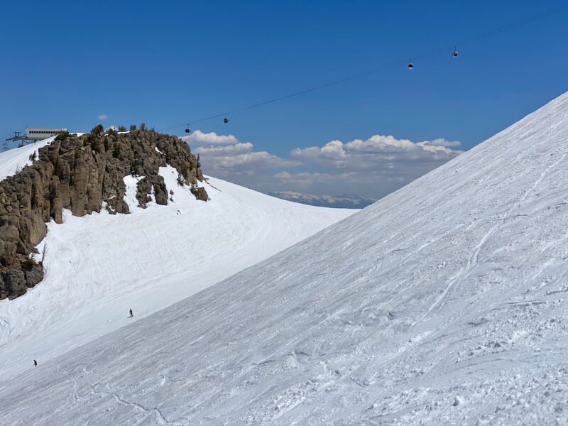 Mammoth Mountain. Image © PlanetSKI