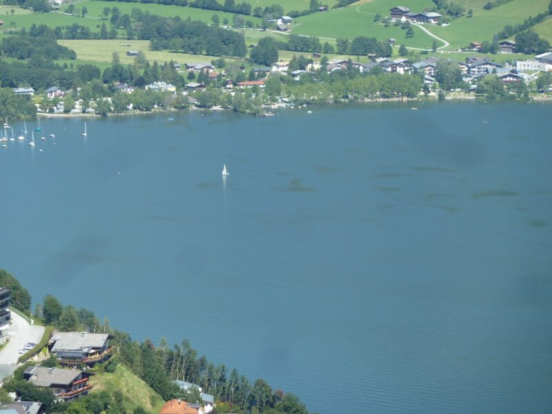 Mountain lakes in Austria. Image © PlanetSKI