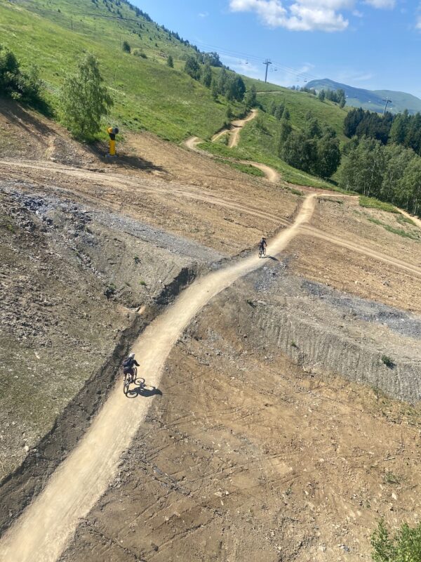 Les2Alpes in the summer. Image © Claire McAteer/PlanetSKI