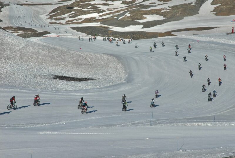 Les2Alpes in the summer. Image © PlanetSKI