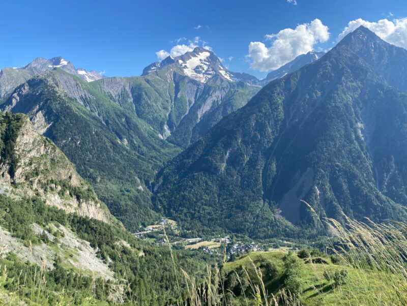 Les2Alpes in the summer. Image © Claire McAteer/PlanetSKI