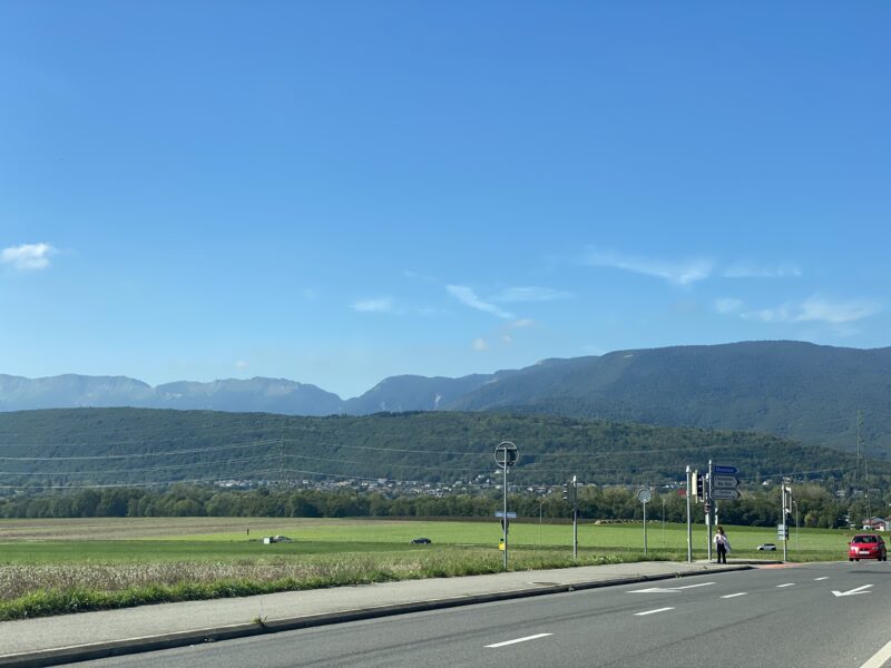 Heading to the Jura mountains. Image © PlanetSKI