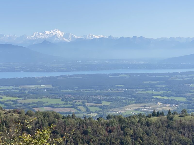 Heading to the Jura mountains. Image © PlanetSKI