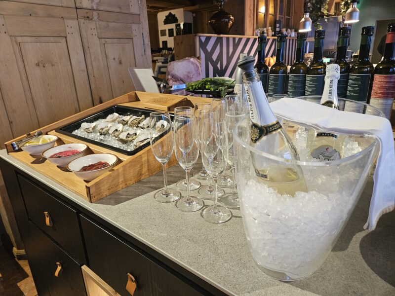 Oysters & Fizz for breakfast at the Valamar [Places] Hotel, Obertauern. Image © PlanetSKI