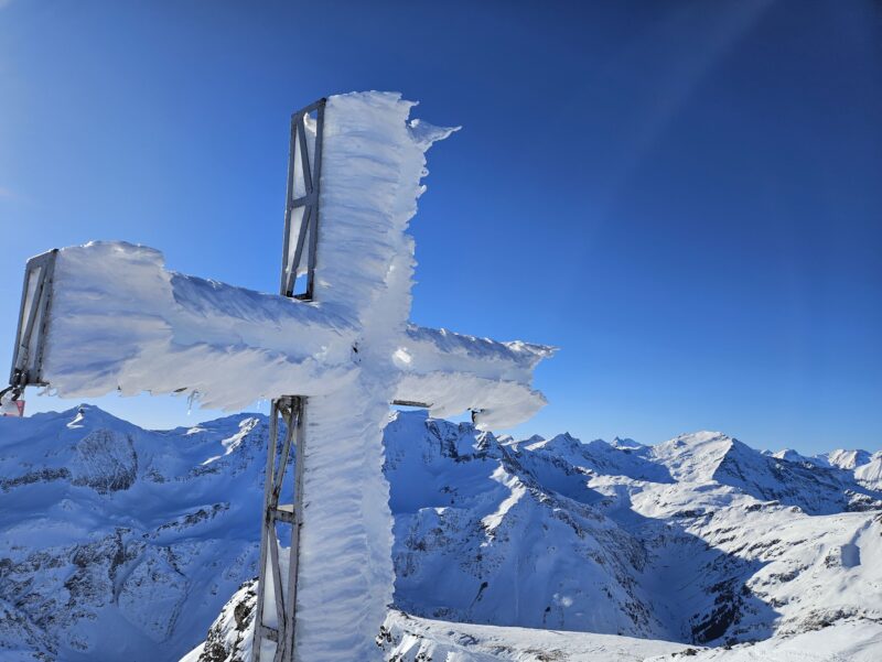 Cross at the summit, Sportgastein, Austria. Image © PlanetSKI