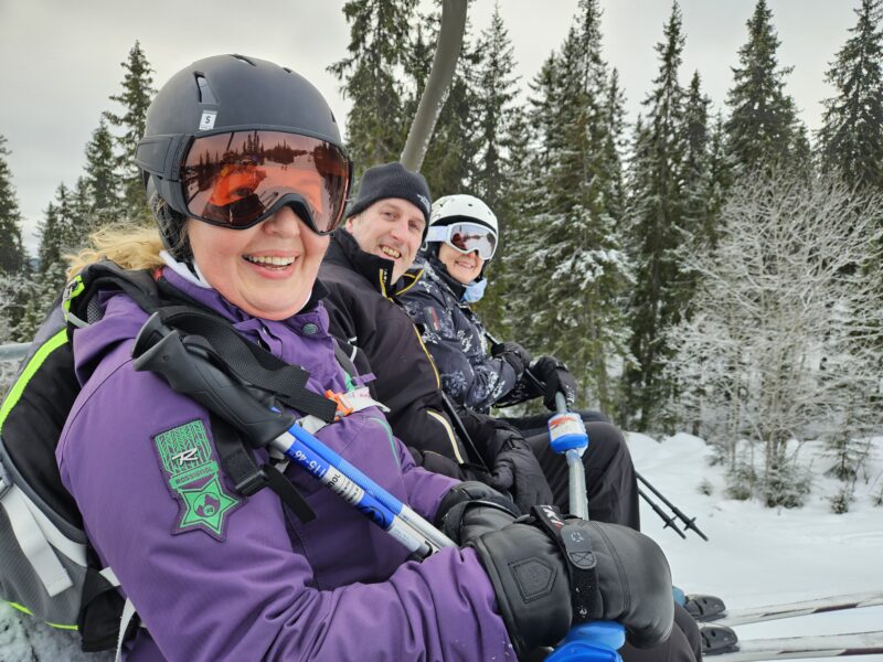 Skiing together on a Friendship Travel solo ski trip. Image © PlanetSKI