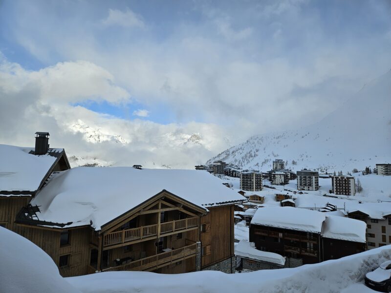 Tignes, France. Sunday afternoon, 10th March 2024. Image © PlanetSKI