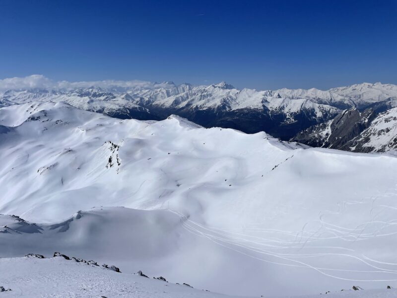 Yoga + Ski in Les Menuires. Image © Katy Dartford/PlanetSKI.