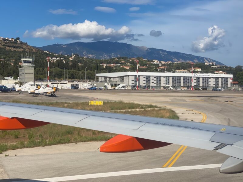 Kefalonia airport. Image © PlanetSKI