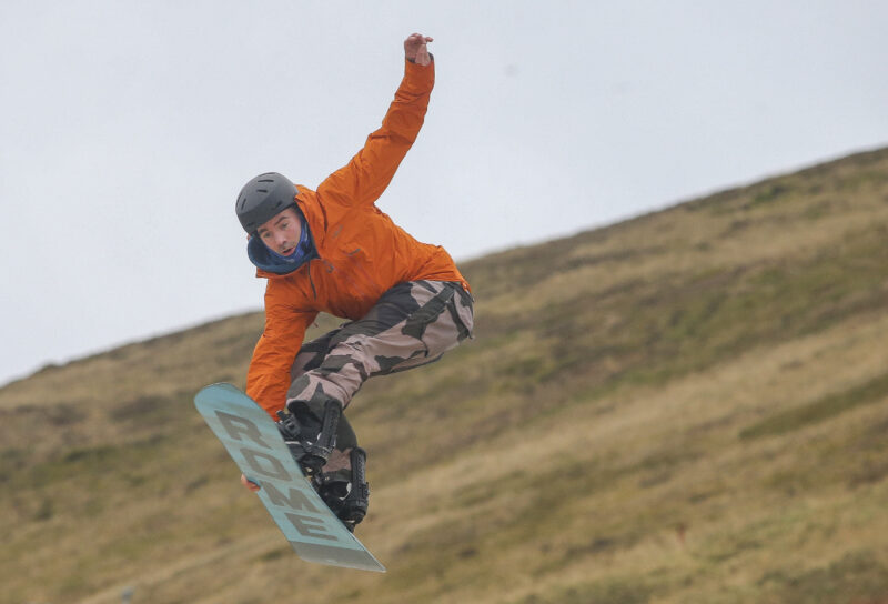 Davy Zyw, snowboarder with MND, training at Hillend, Midlothian. Image c/o wearestoryshop