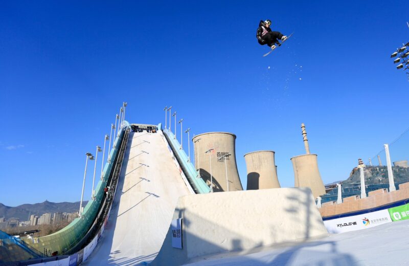 Mia Brookes wins World Cup Big Air, Beijing December 2024 - photo FIS Park & Pipe