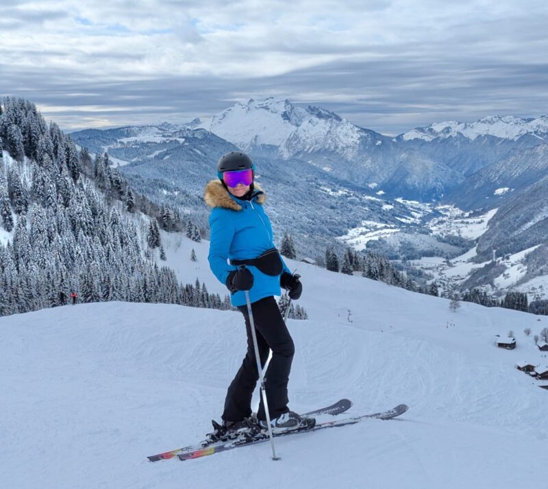 Lizzie Hutchinson, La Clusaz, France. Image c/o PlanetSKI/Lizzie Hutchinson.