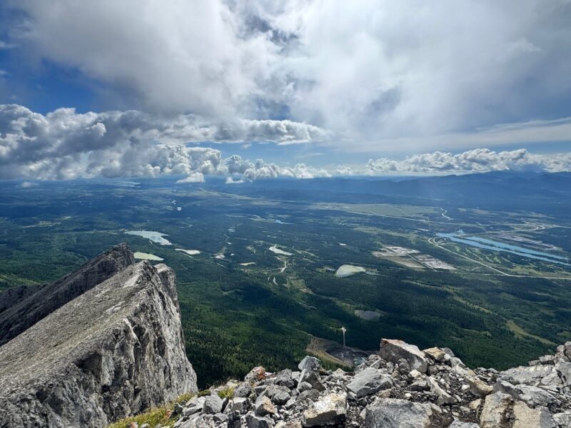 Yamnuska, Alberta Canada. Image © PlanetSKI
