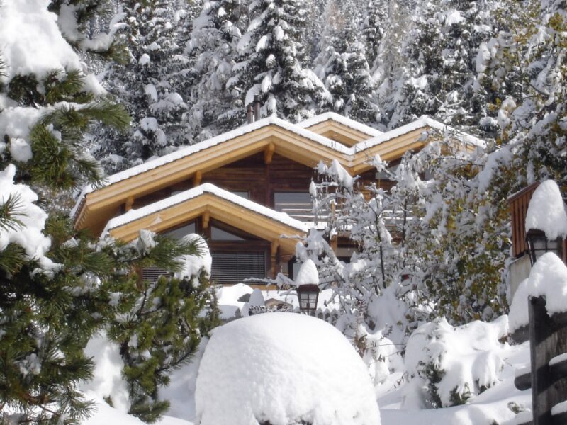 Luxury Ski Chalet. Image © PlanetSKI