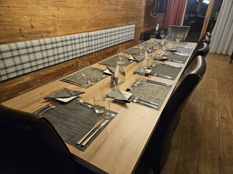 Dining at Inghams Chalet Albona, St Anton, Austria. Image © PlanetSKI