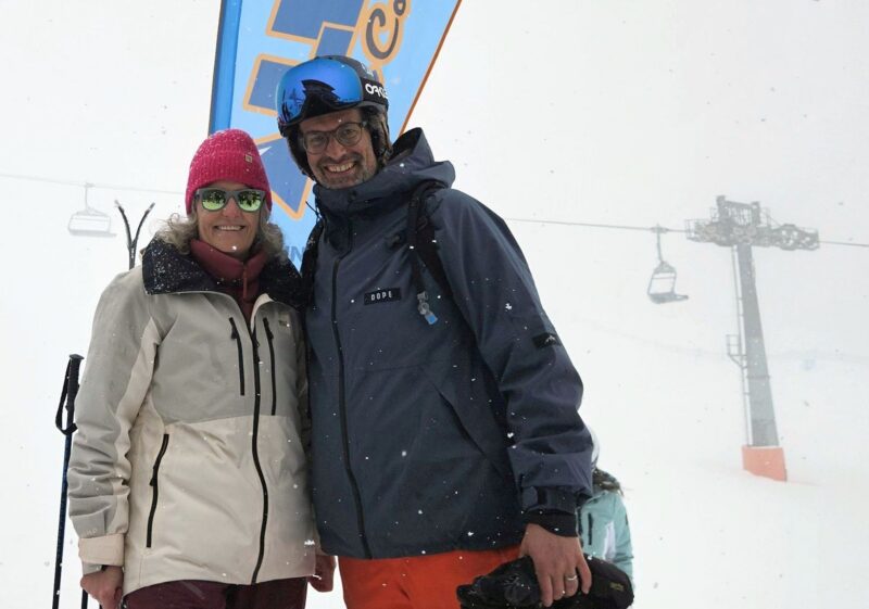 Ski. Laugh. Repeat. 3 Jane Peel & Marcus Brigstocke in Mayrhofen during the 2026 Altitude Comedy Festival. Image © PlanetSKI